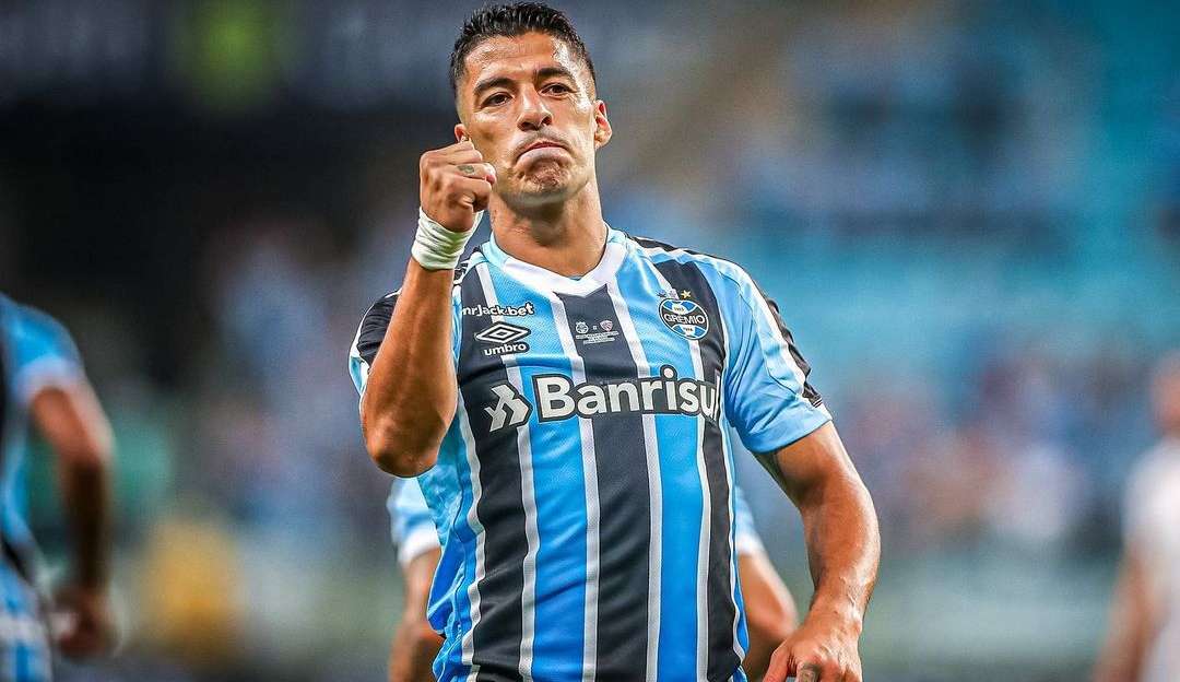 Umbro divulga nota oficial sobre alta demanda de camisas do Grêmio 