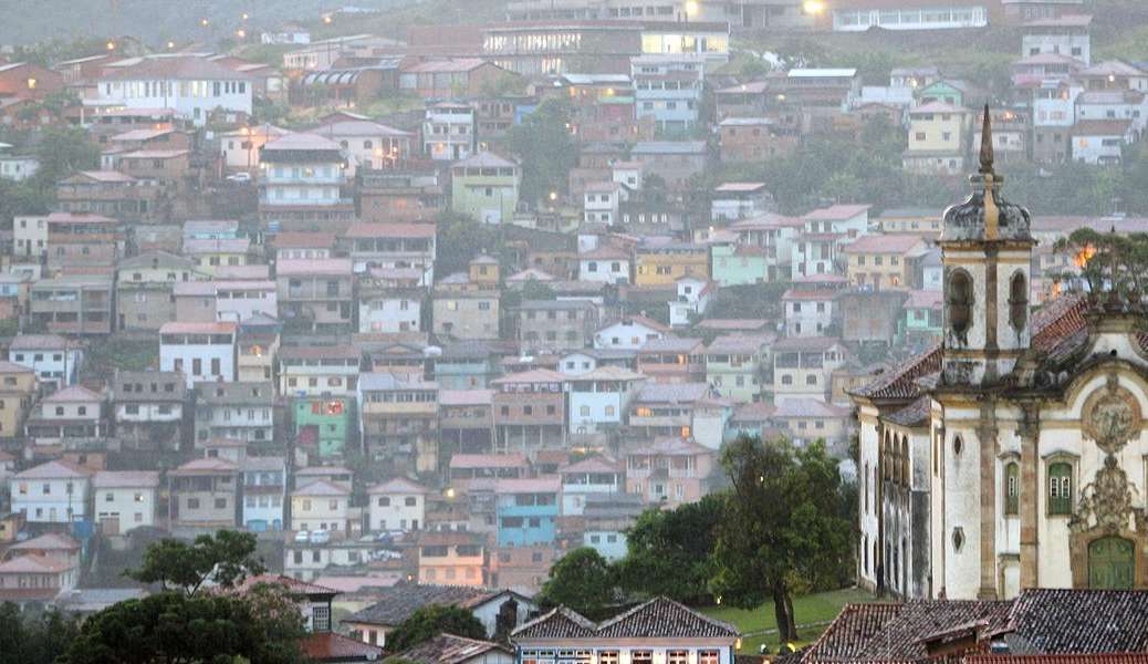 Chuvas causam estragos e preocupam comerciantes na cidades de Ouro Preto as vésperas do Carnaval