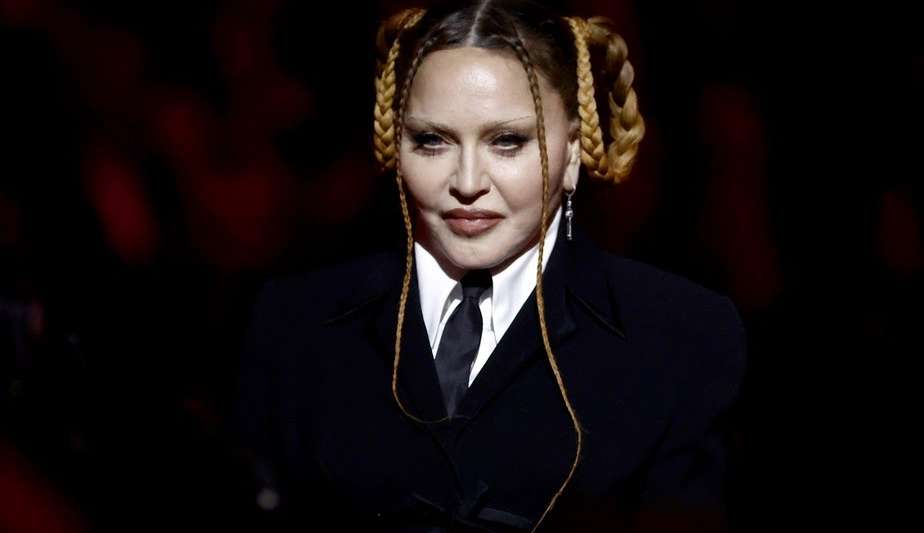 Madonna rebate críticas sobre seu rosto inchado  Lorena Bueri