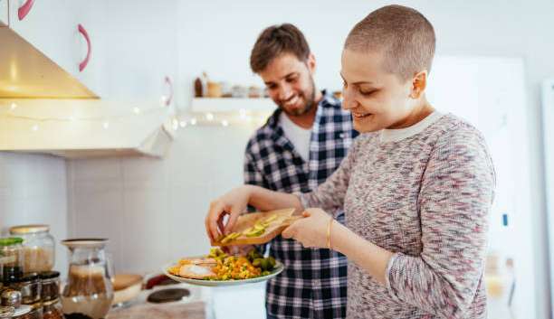 Alimentação equilibrada pode mitigar o desenvolvimento de cânceres de estômago e intestino Lorena Bueri