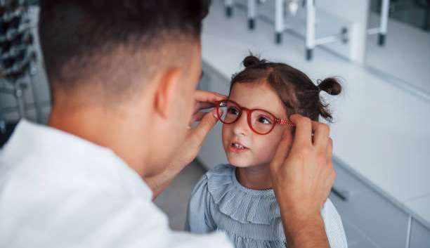 Miopia infantil: volta às aulas pode ajudar a reconhecer os sintomas