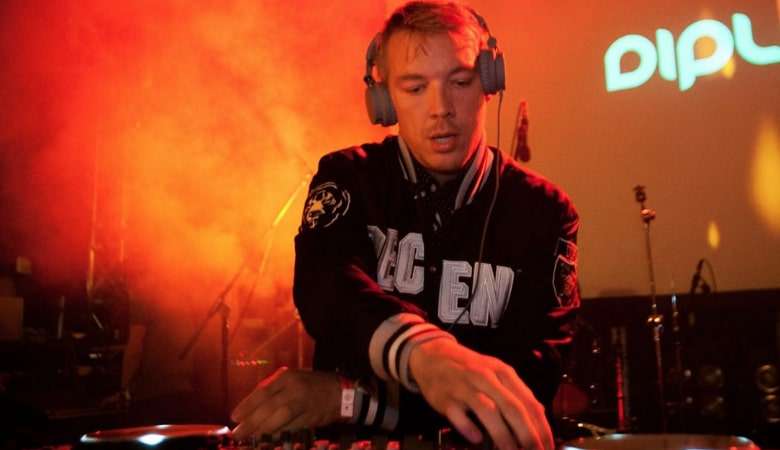  DJ norte-americano Diplo aterrissa no Camarote Allegria Lorena Bueri
