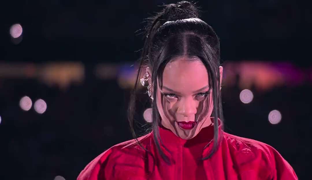 Rihanna rende vários memes após sua apresentação no Super Bowl 