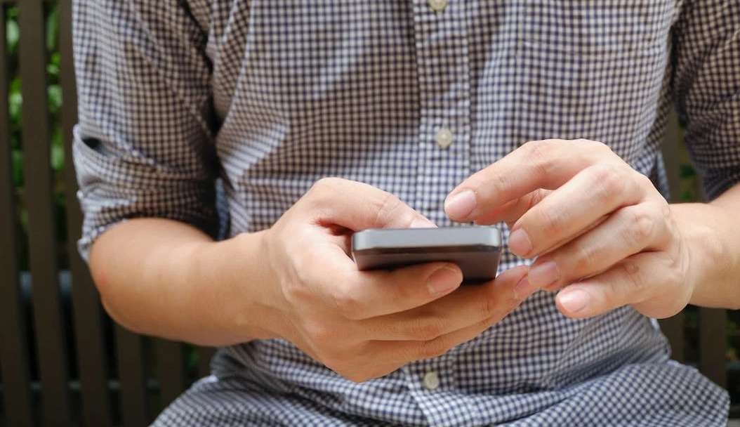 Vício em celular: Entenda como as notificações podem gerar dependência 