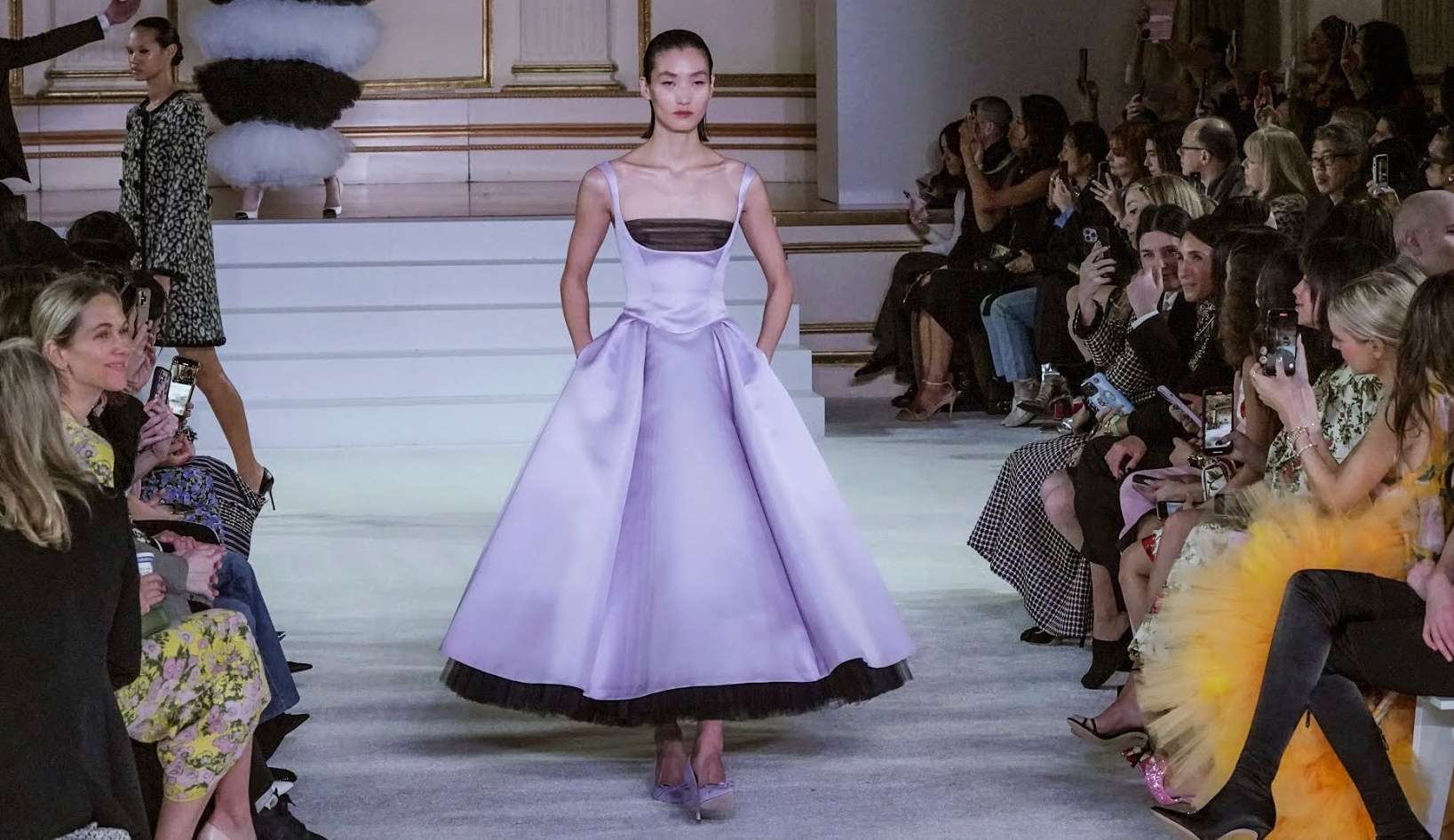 New York Fashion Week: Confira o exuberante desfile de Carolina Herrera  Lorena Bueri