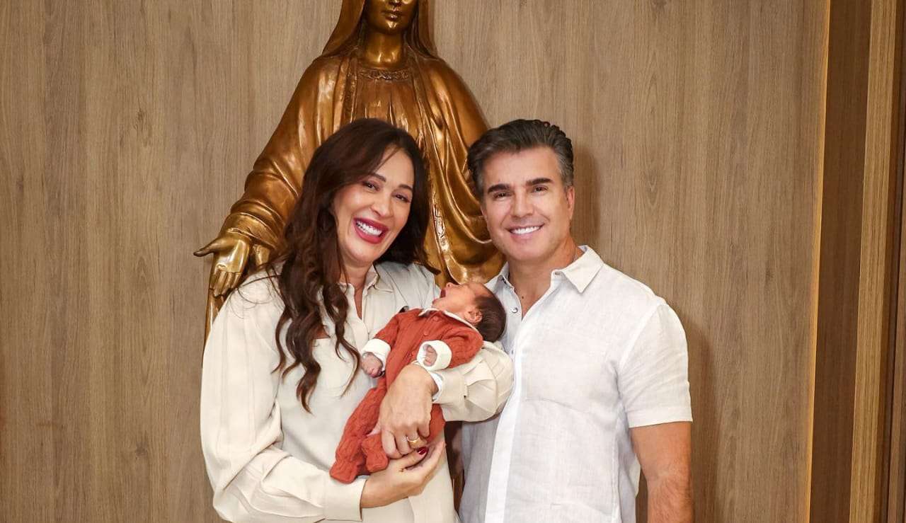 Após nascimento do filho, Claudia Raia recebe alta da maternidade