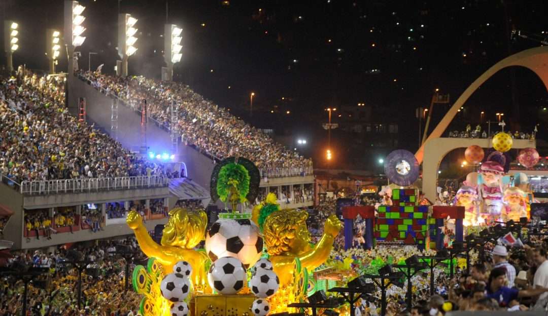 Quando o samba homenageou o futebol na Sapucaí Lorena Bueri