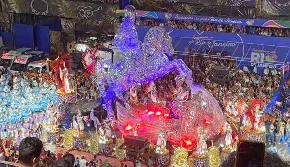 Vila Isabel, Viradouro e Imperatriz são destaques no segundo dia de desfile no Rio de Janeiro  Lorena Bueri