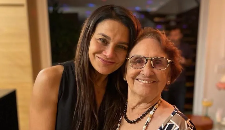 Dira Paes lamenta a morte da mãe nas redes sociais
