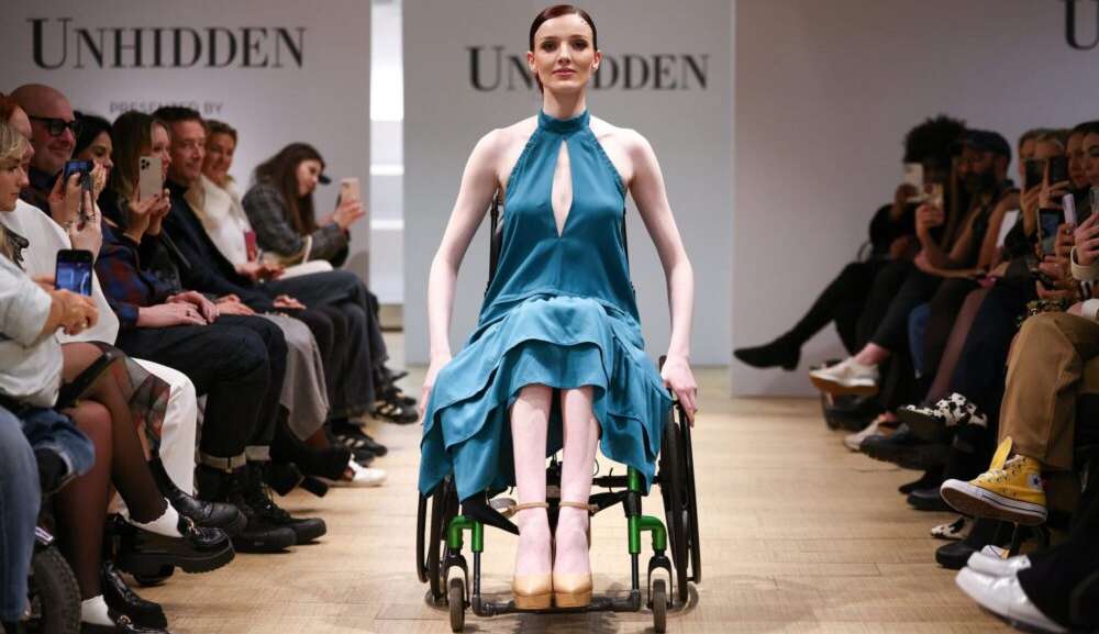 Marca com moda adaptativa estreou na Semana de Moda de Londres Lorena Bueri