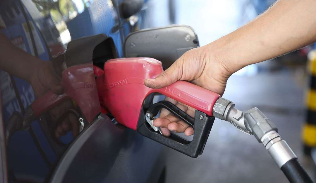 A reoneração da gasolina poderá afetar impostos dos brasileiros