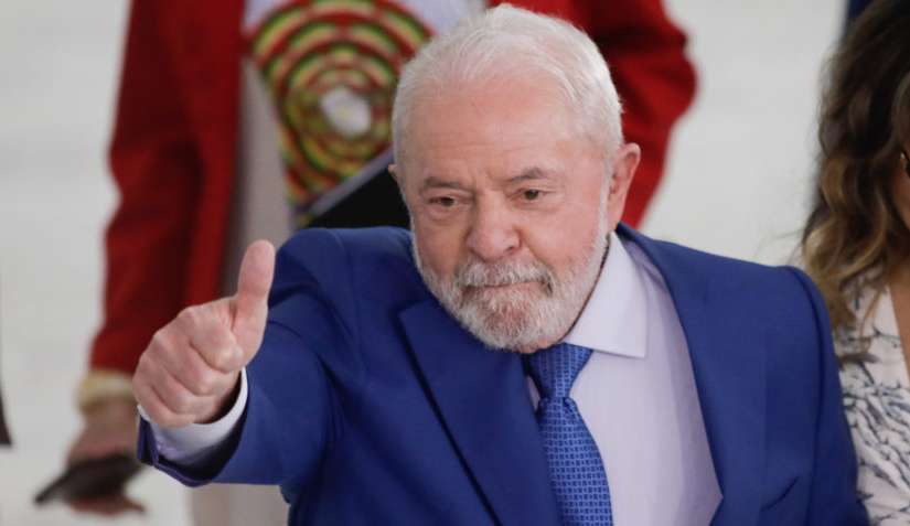 Lula se reúne com presidente da Petrobras para definir reoneração da gasolina e do etanol Lorena Bueri