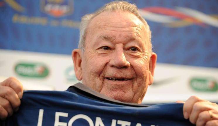 Just Fontaine, maior artilheiro em uma edição de Copa do Mundo, morre aos  89 anos