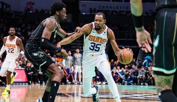 Suns vence na casa do Hornets com estréia de Durant