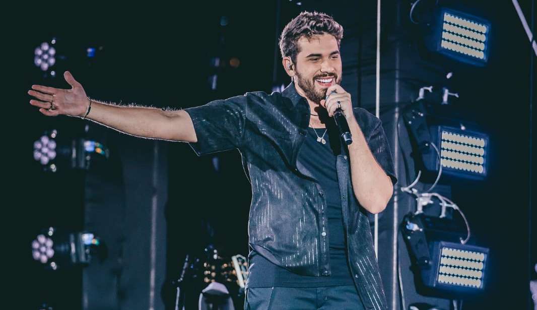 Gustavo Mioto lança segunda parte do DVD 'Ao Vivo Em Recife'
