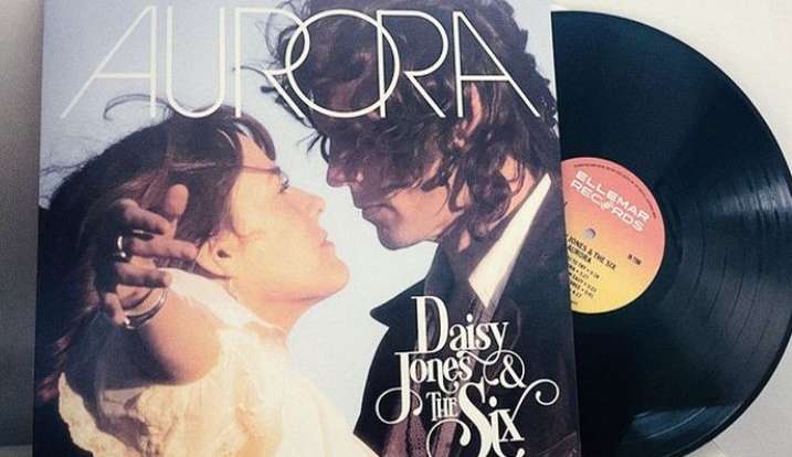 Álbum “AURORA” da adaptação de Daisy Jones & The Six chega as plataformas digitais Lorena Bueri