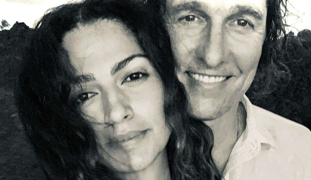 Astro de Hollywood estava com esposa brasileira em avião atingido por raio