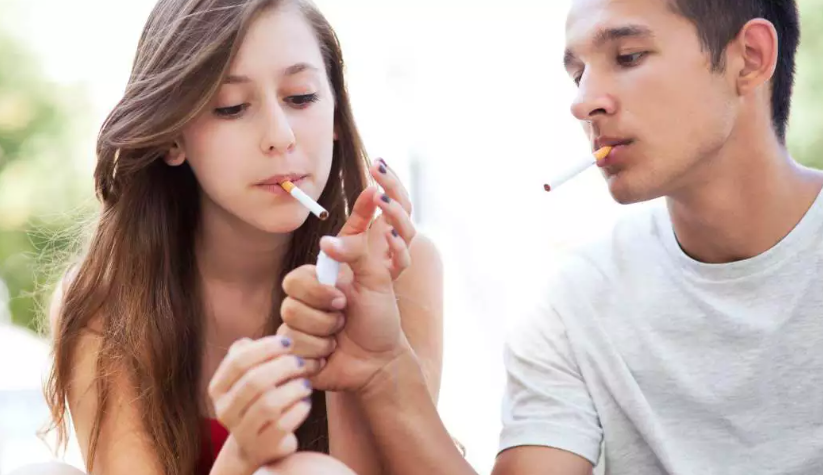 A dependência química começa pelo tabagismo na adolescência Lorena Bueri