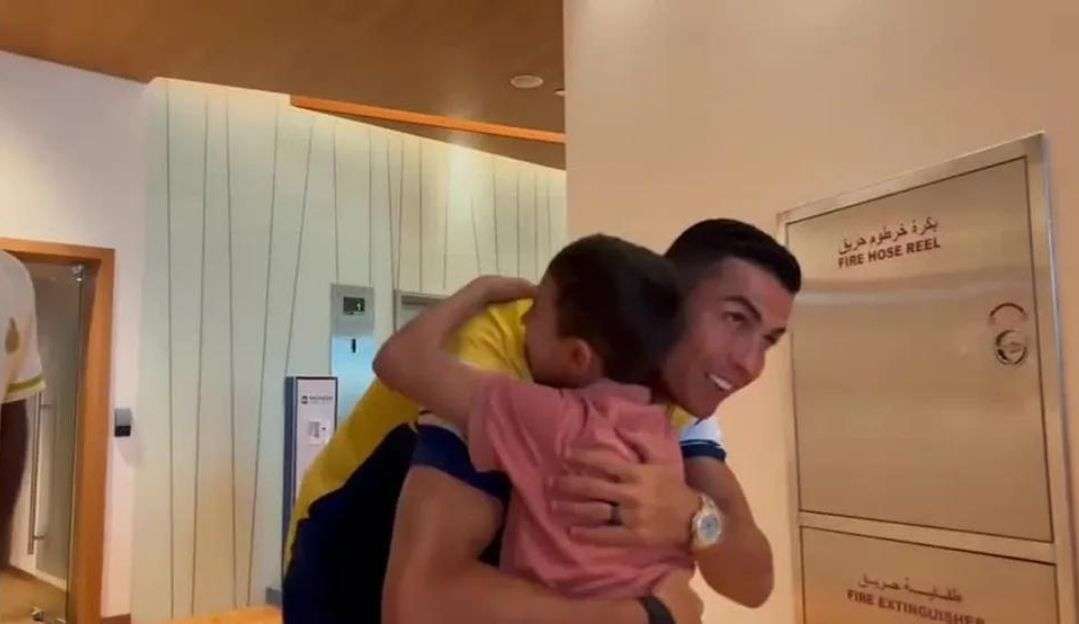 Cristiano Ronaldo realiza o sonho de menino que sobreviveu a terremoto na síria