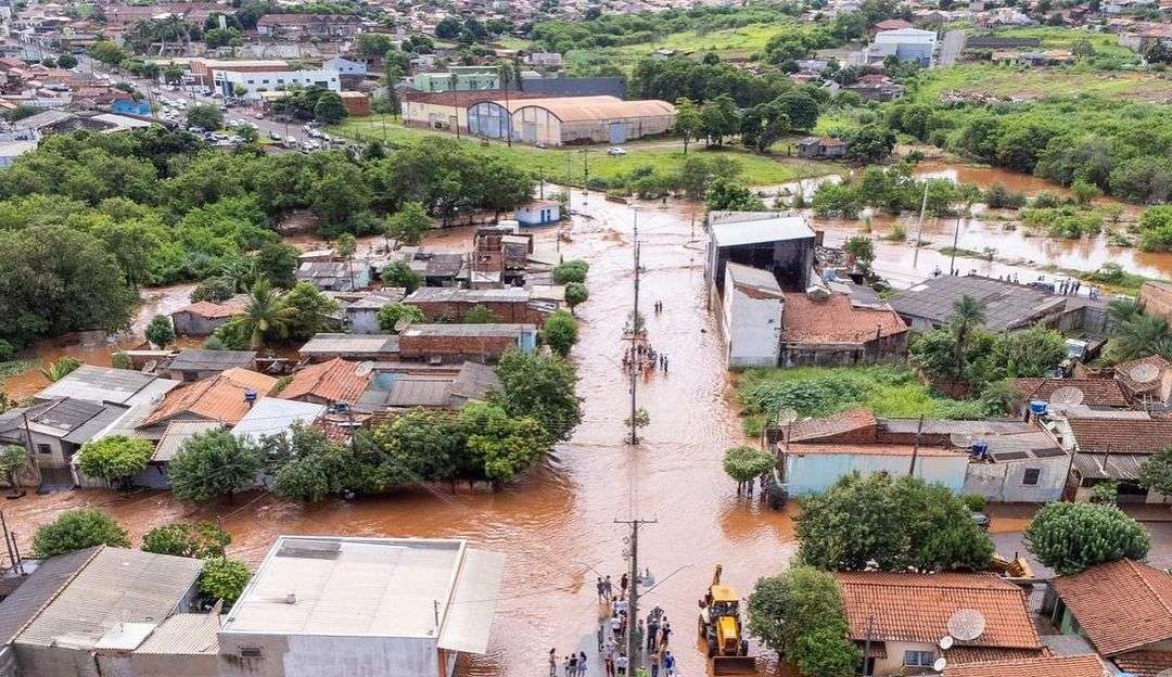 Chuva provoca tromba d’água e causa destruição no Norte do Paraná