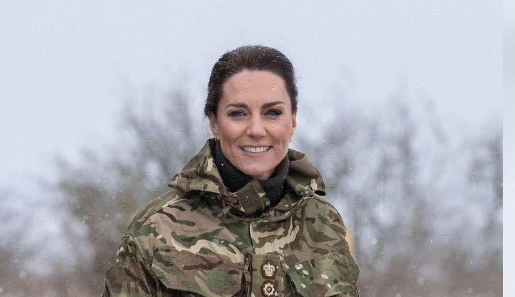 Kate Middleton participa de treinamento durante uma visita à Irlanda 