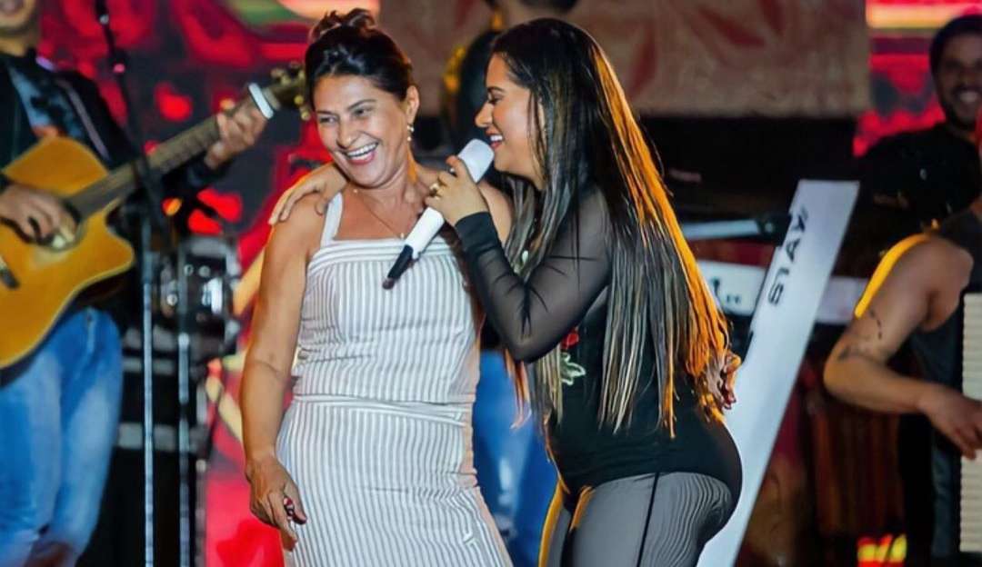Simone Mendes homenageia sua mãe por mais um ano de vida Lorena Bueri