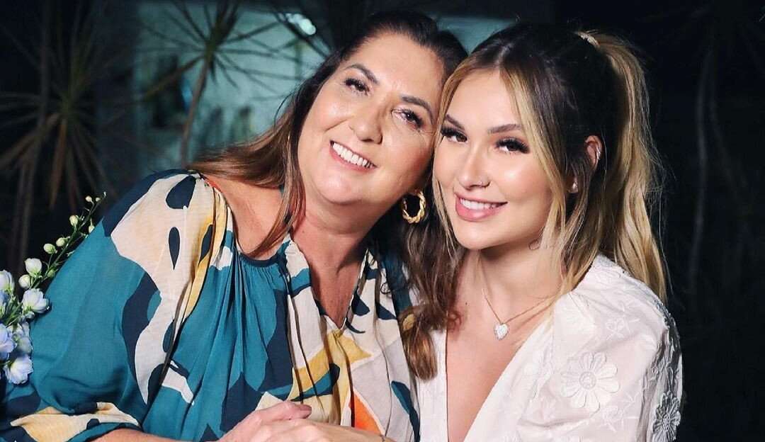 Mãe de Virginia Fonseca a defende de críticas sobre sua nova base Lorena Bueri