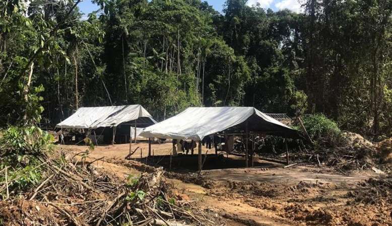 Polícia Federal desmonta acampamento de garimpeiros no território Yanomami