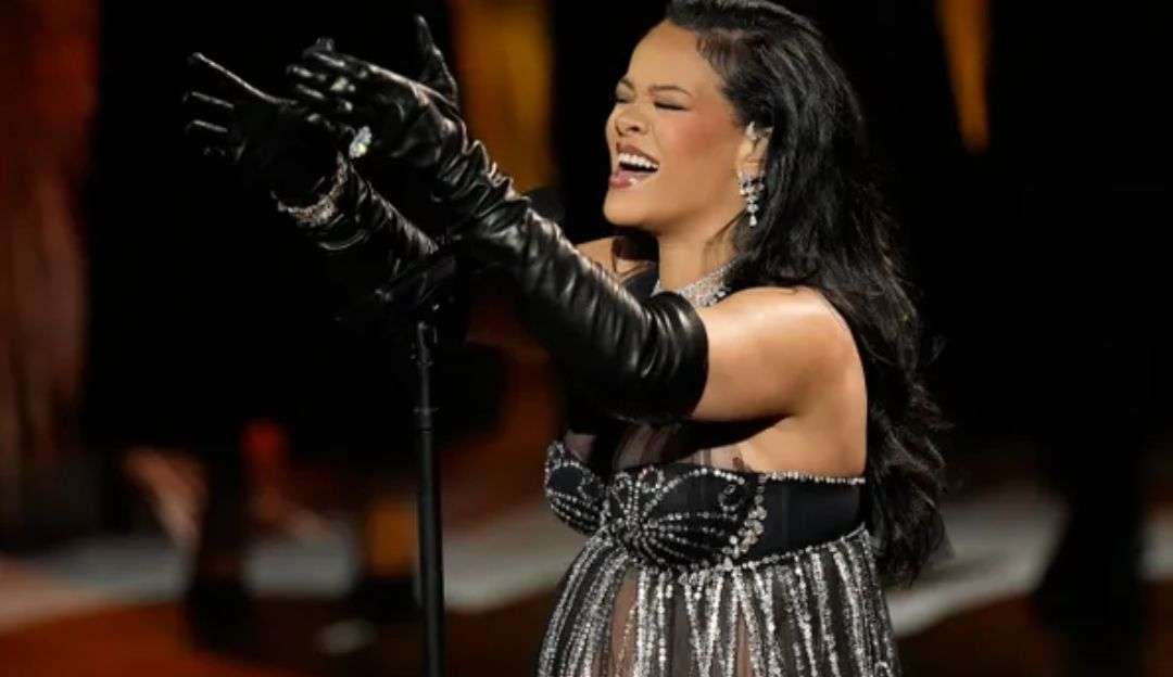 Rihanna emociona publico em sua apresentação na noite do Oscar