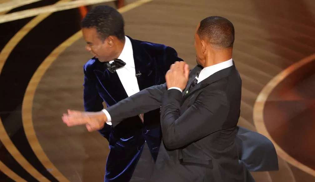Confira o que Will Smith e Chris Rock estavam fazendo  durante cerimônia do Oscar Lorena Bueri