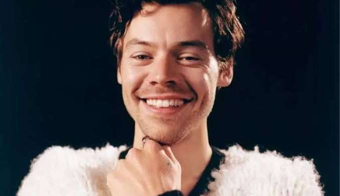 Harry Styles é eleito o dono do sorriso mais atraente do mundo