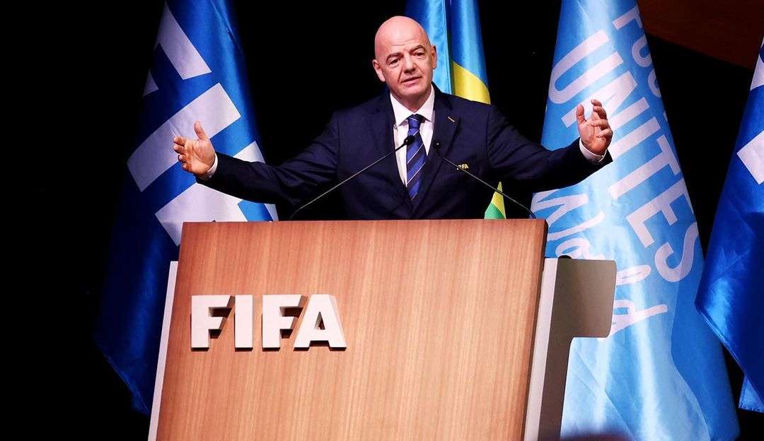 Reeleito presidente da FIFA até 2027, Gianni Infantino promete novas competições