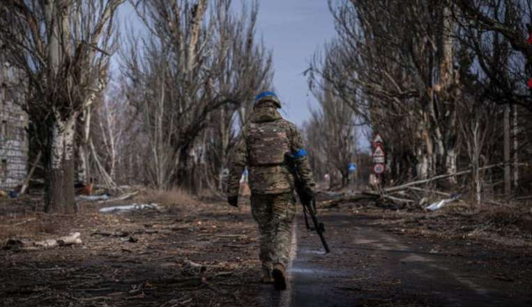  Ucrânia dispara milhares de projéteis em tentativa de manter o controle de Bakhmut