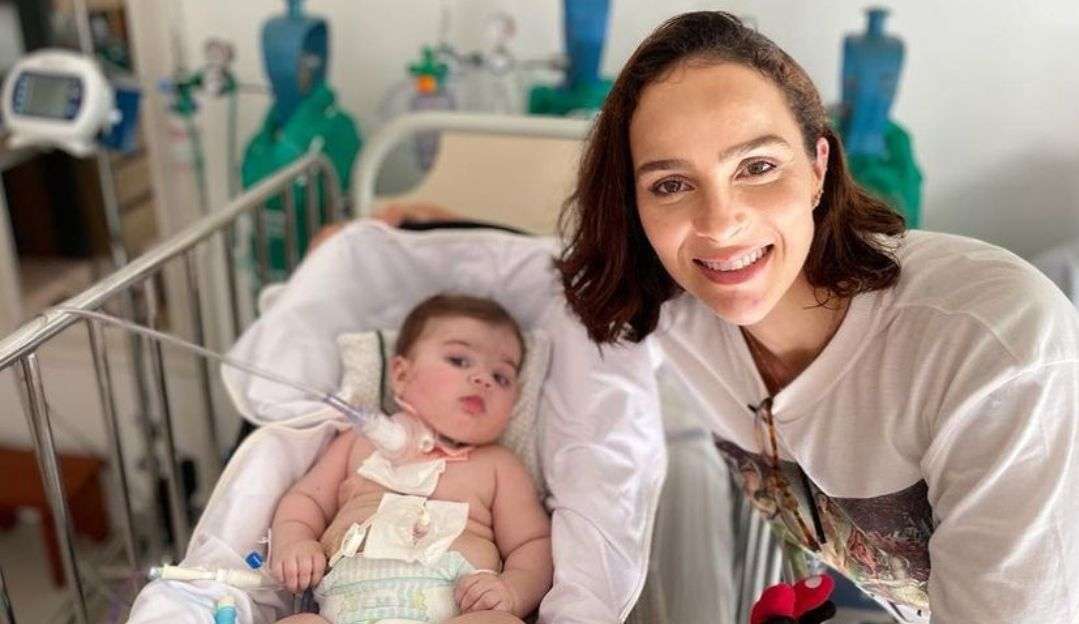 Após nova internação da filha, Letícia Cazarré lamenta em rede social