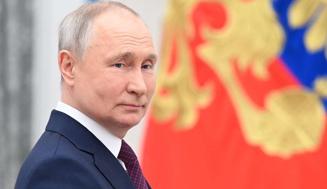 Putin ameaça revidar se Reino Unido entregar urânio empobrecido à Ucrânia