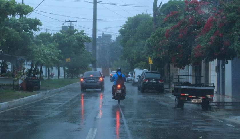 Alerta meteorológico informa sobre perigo de chuva volumosa no Nordeste do Brasil