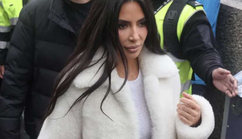 Textura de Pele da Empresária Kim Kardashian é Revelado em redes sociais