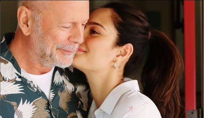 Bruce Willis e Emma Heming renovam votos em 10° aniversário de casamento
