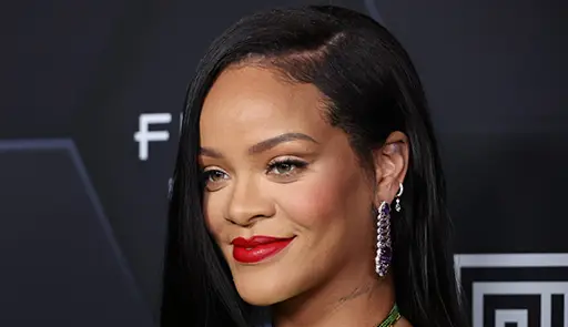 Rihanna Produzindo o Musical dos Smurfs: Tudo Dublado e Composto por Ela