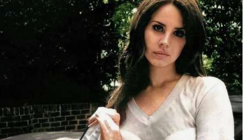 Lana Del Rey lança seu nono álbum de estúdio e é aclamada por fãs e pela crítica