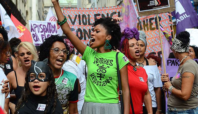 ONGs feministas lutam para incluir violência política e obstétrica em lei Maria da Penha Lorena Bueri