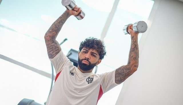 Gabigol treina separado do elenco do Flamengo em busca de melhora física Lorena Bueri