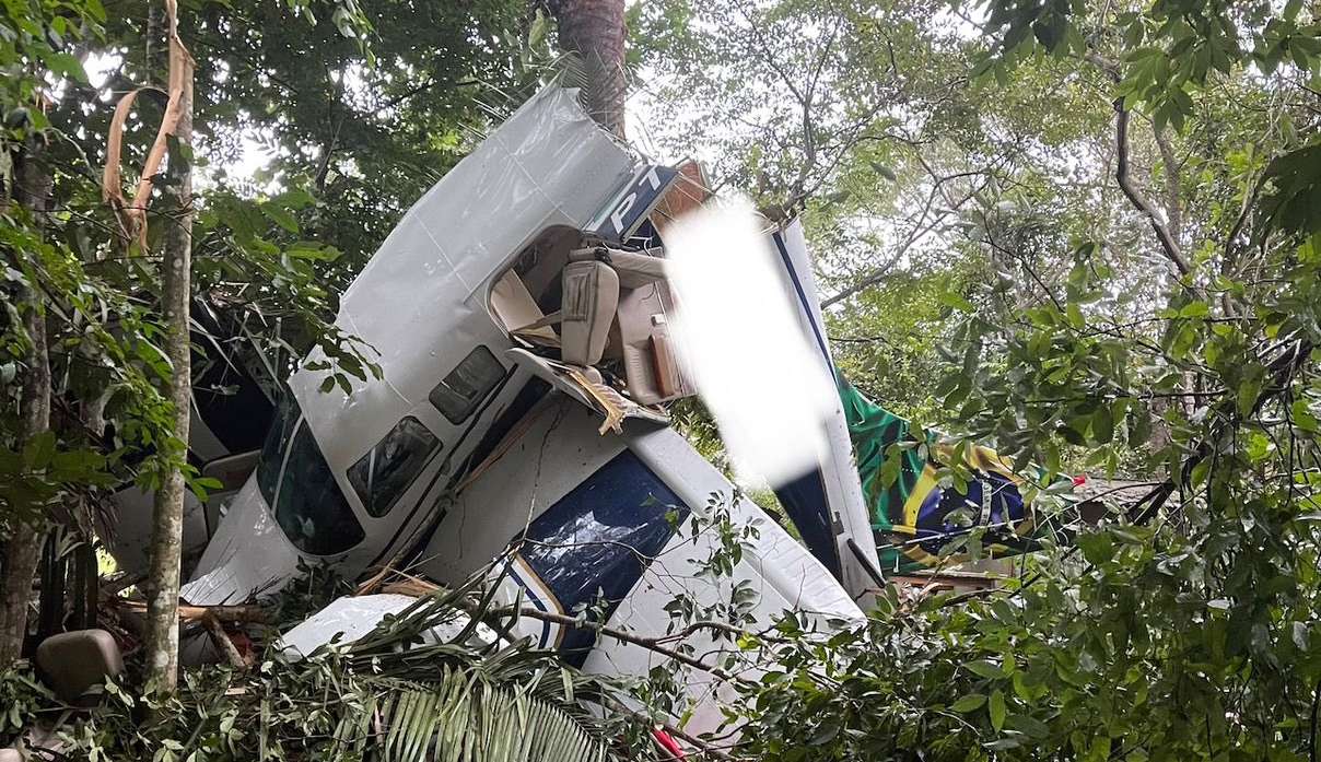 Avião cai no interior do Pará Lorena Bueri