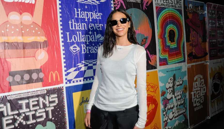 Bruna Marquezine rouba os holofotes no segundo dia de Lollapalooza Lorena Bueri