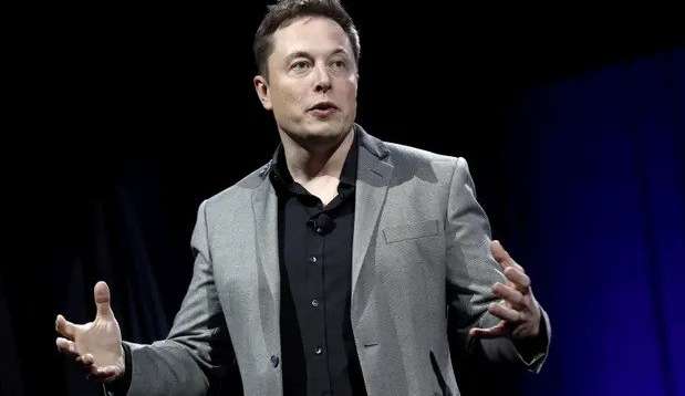 Elon Musk quer iniciar implantes cerebrais em humanos