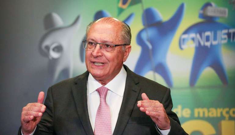 Alckmin classifica modelo tributário brasileiro como 'caótico' Lorena Bueri