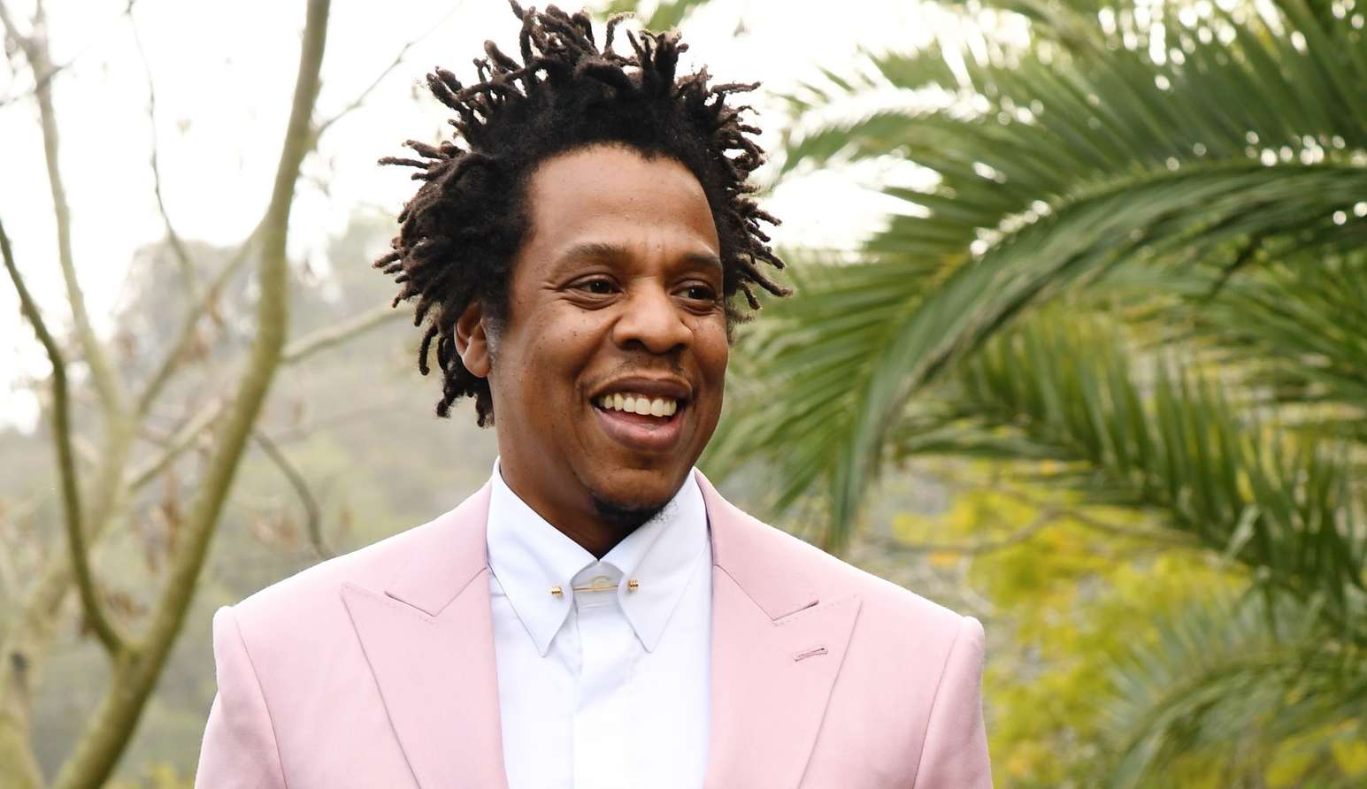 Jay-Z possui mais de 2 bilhões em sua fortuna após vender participação majoritária no conhaque D'Usse