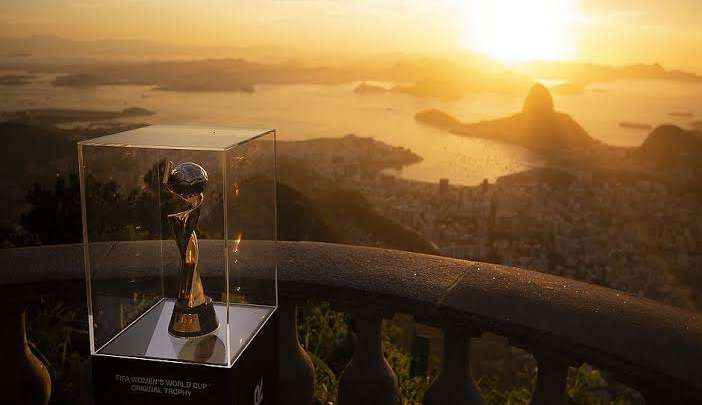 Taça da Copa do Mundo Feminina é exibida no Cristo Redentor    
