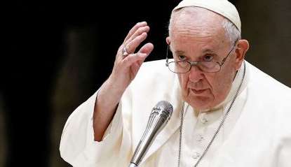 Papa Francisco é internado em Roma