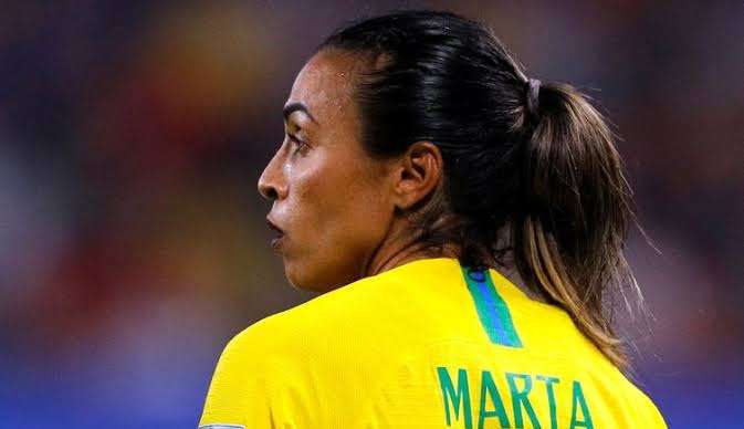 Marta é cortada da seleção após nova lesão  Lorena Bueri
